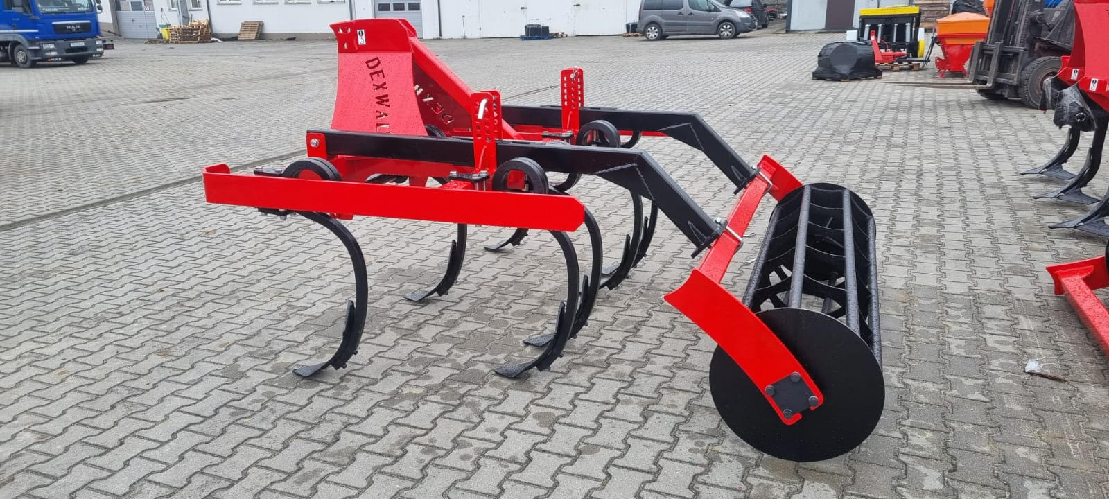 DŽIK kultivator z valji za hmeljarstvo